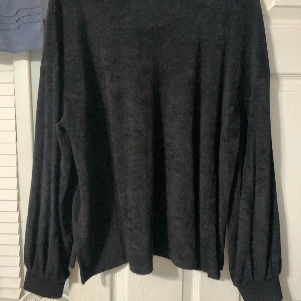 Black Wonderly Studio causal dressy blouse, Lg.